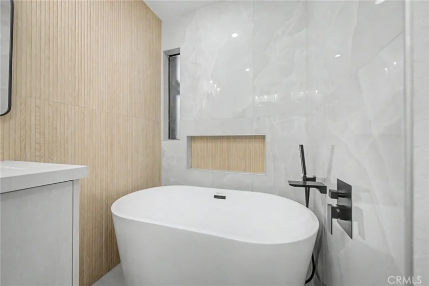 421 S Van Ness photo 4