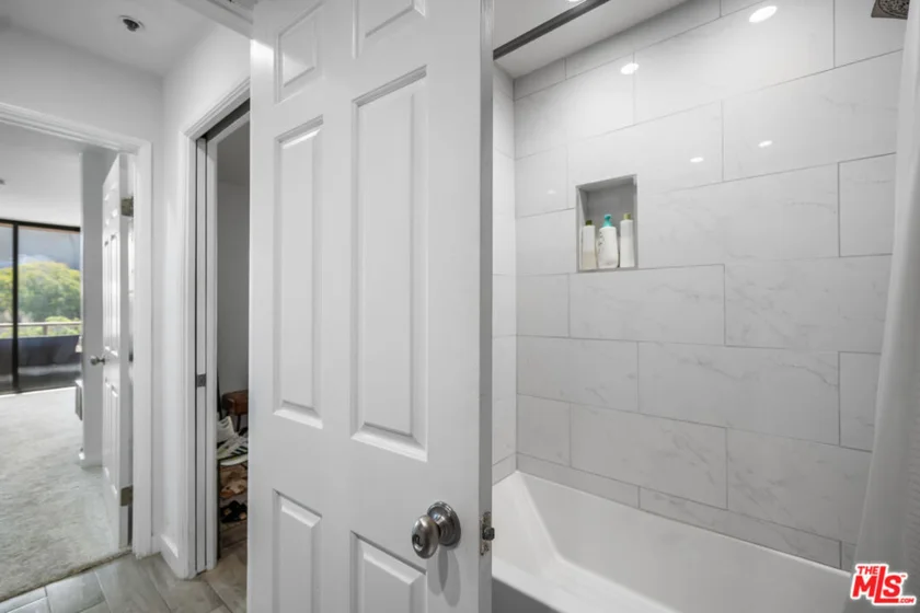 121 S Hope Street #517 photo 48