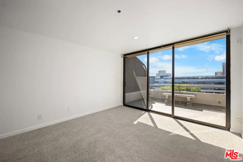 121 S Hope Street #518 photo 19