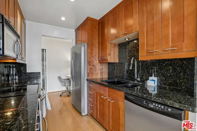 1124 N La Cienega Boulevard #301 photo 11