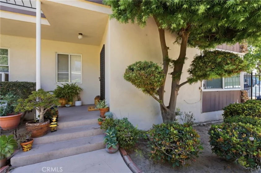 1327 E Appleton Street photo 4