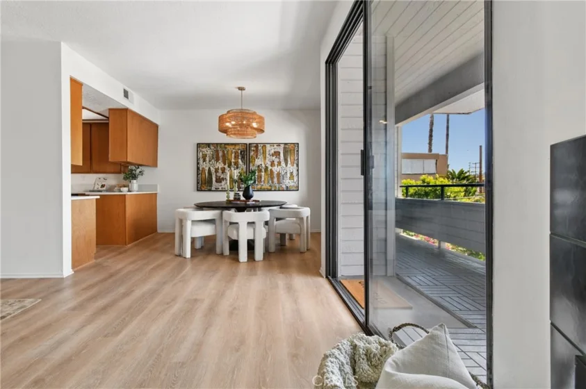 13331 Moorpark #223 photo 10