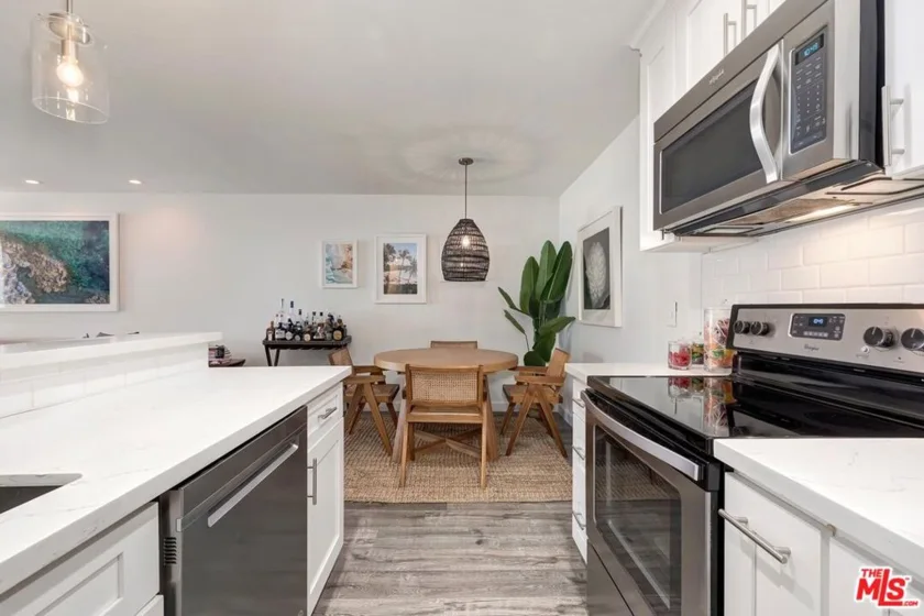 8530 Holloway Drive #422 photo 21