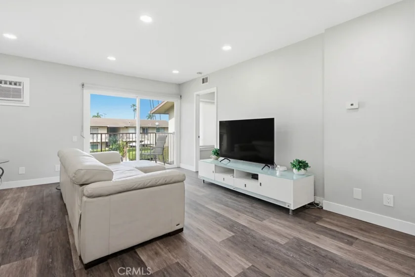 1860 W Glenoaks #L photo 12