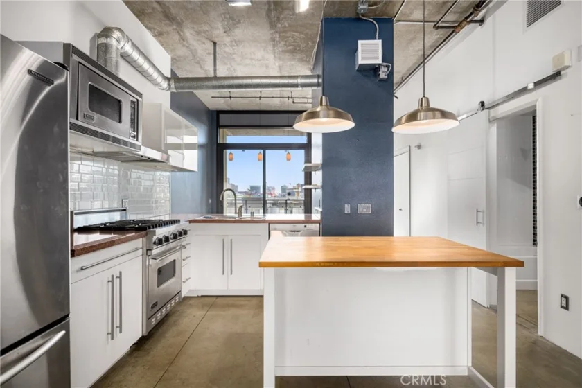 835 Locust Avenue #524 photo 1