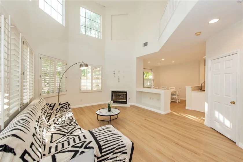 905 Somerville photo 2