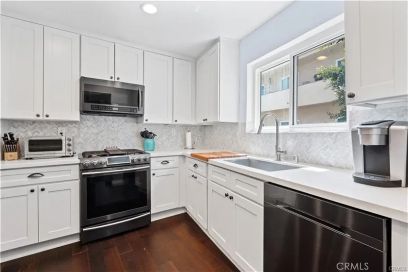 16012 Moorpark #205A photo 11