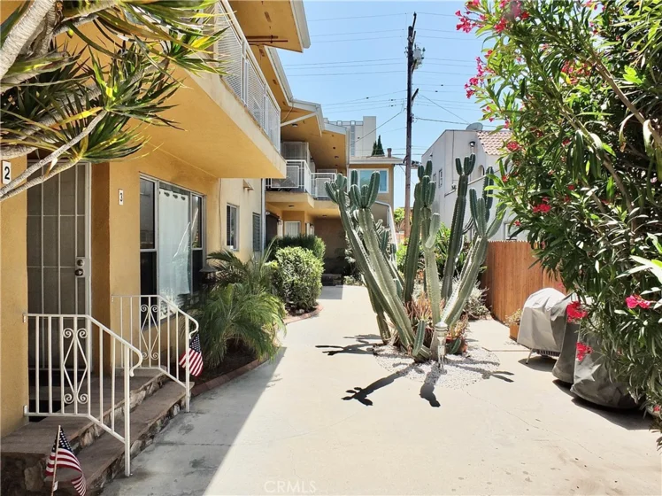 1724 E 1st Street #9 photo 5