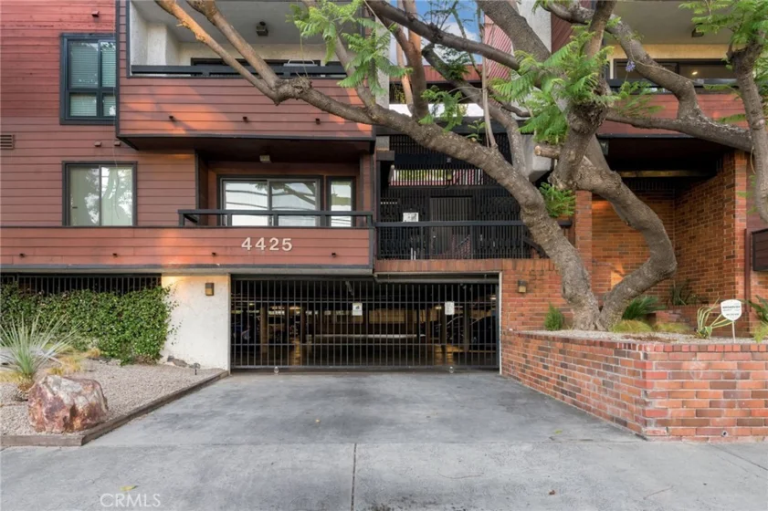 4425 Whitsett Avenue #210 photo 36
