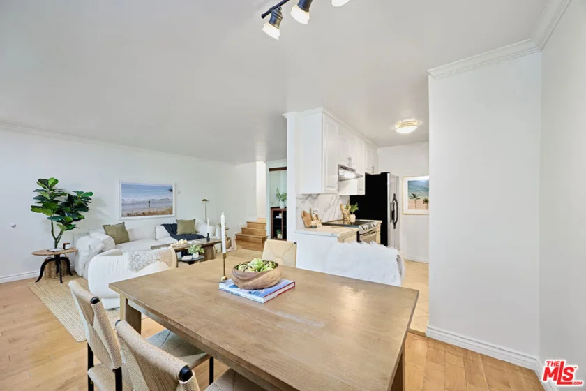 1831 Barry Avenue #4 photo 1