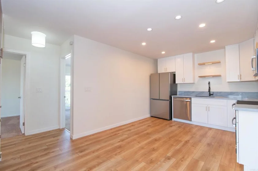 3030 Suncrest Drive #605 photo 1
