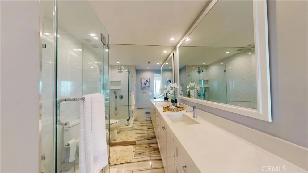 818 N Doheny Drive #908 photo 32