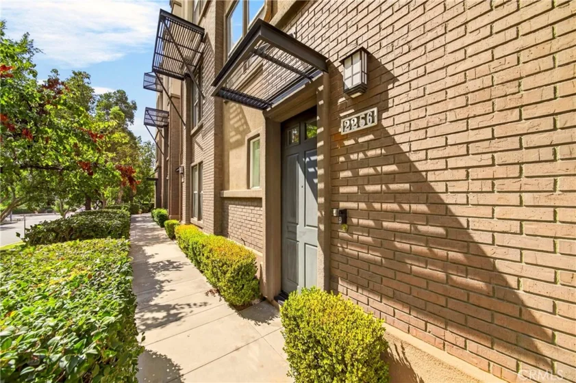 2256 Clark photo 3