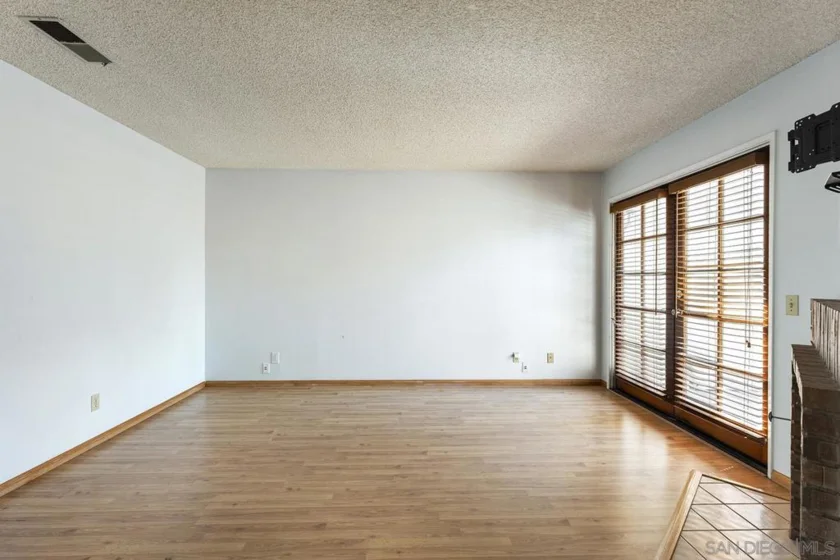 1415 Summit Drive photo 2