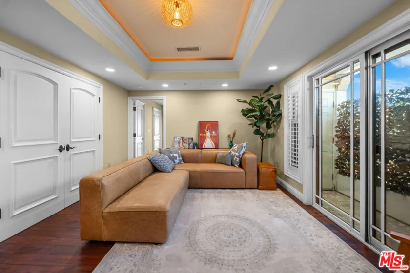 837 Crenshaw Boulevard #204 photo 7