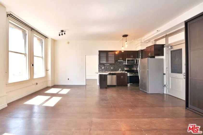 215 W 7th Street #907 photo 29