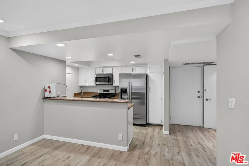 2700 Cahuenga Boulevard #4220 photo 30