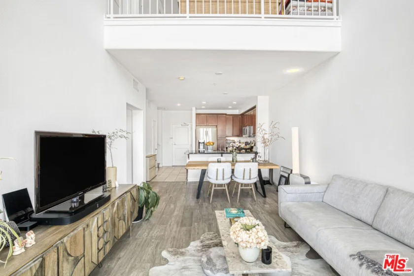 629 Traction Avenue #412 photo 28