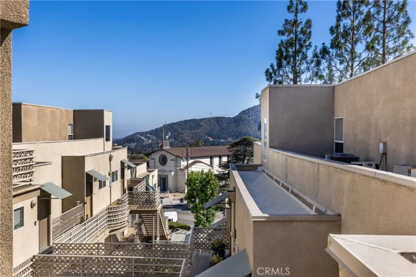 2915 Montrose Avenue #430 photo 3