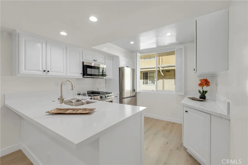 5435 Yarmouth Avenue #9 photo 5