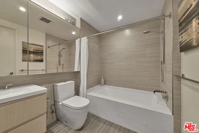 877 S Francisco Street #1220 photo 3