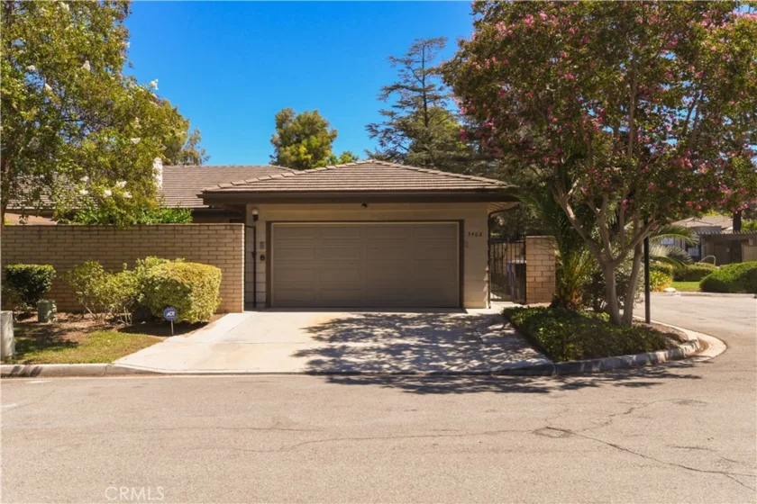 5468 Apricot Lane photo 2