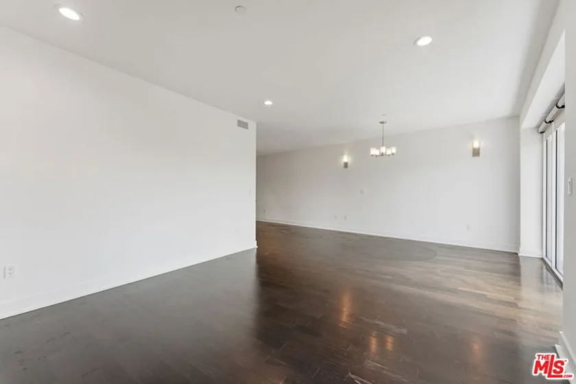 12837 Moorpark Street #313 photo 11