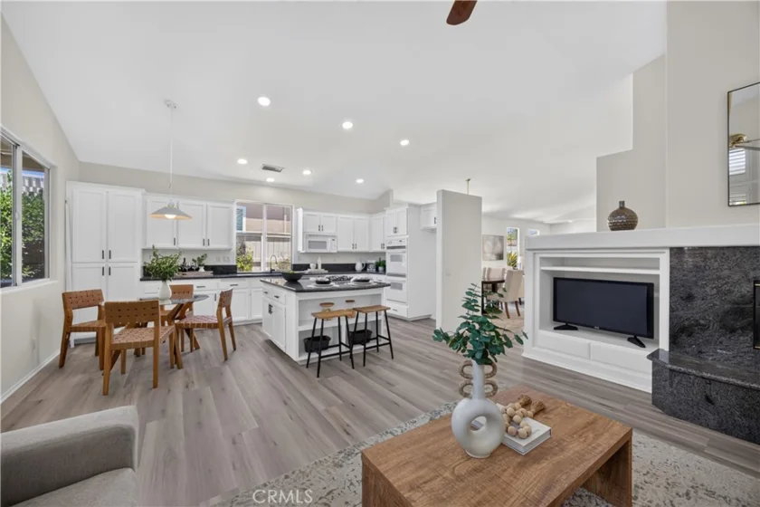 40221 Colony photo 42