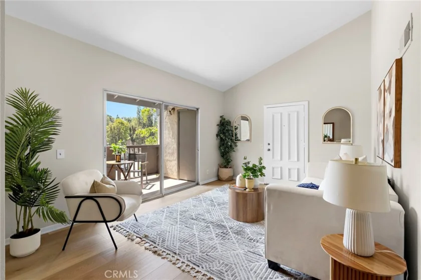1665 Brea photo 2
