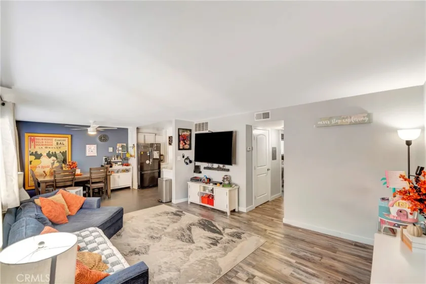 18601 Collins Street #D17 photo 1