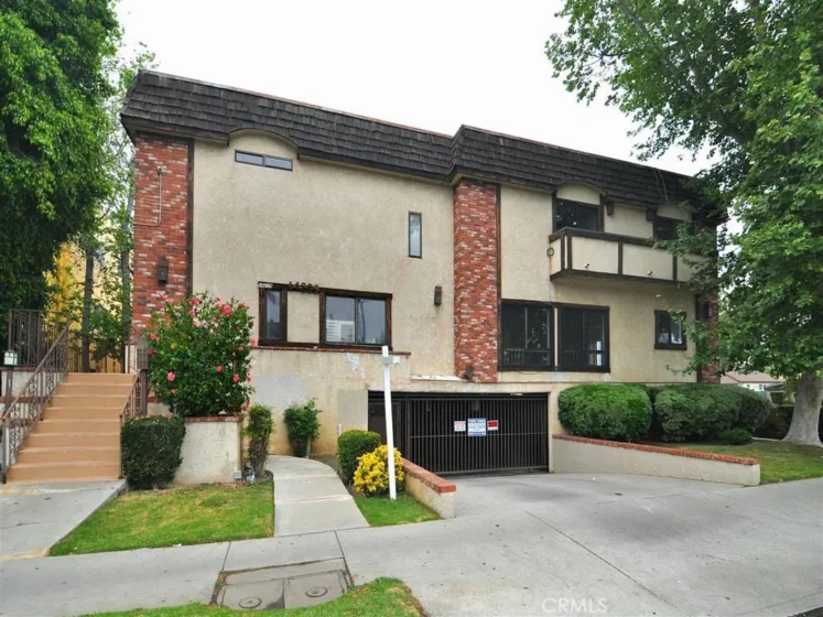 14239 Sherman Way #2 photo 1