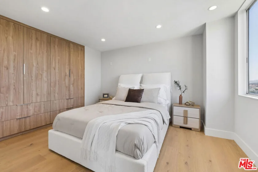 10747 Wilshire Boulevard #1107 photo 8