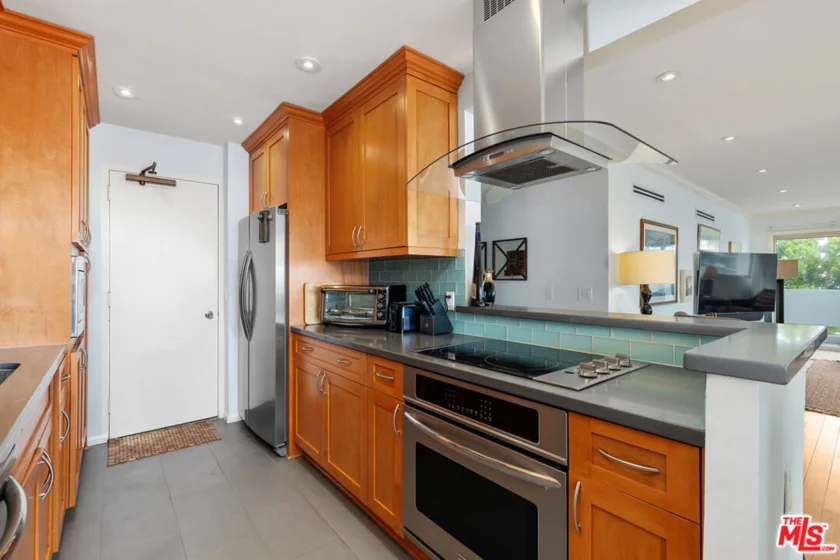 10701 Wilshire Boulevard #503 photo 5