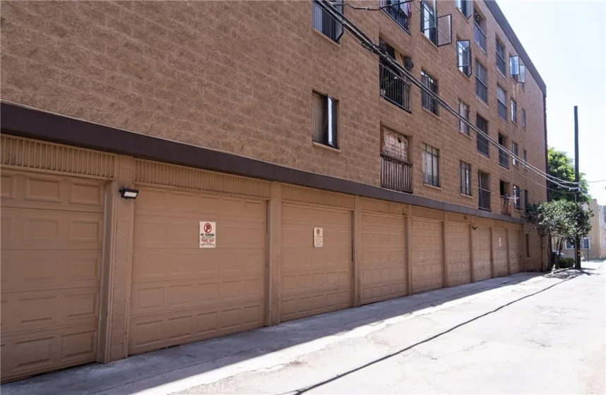 225 W 6th #405 photo 15