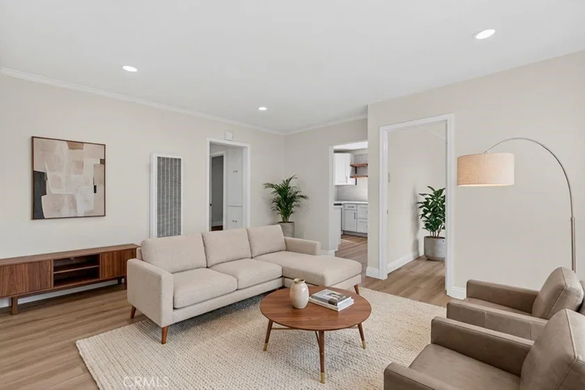 925 E Appleton photo 2