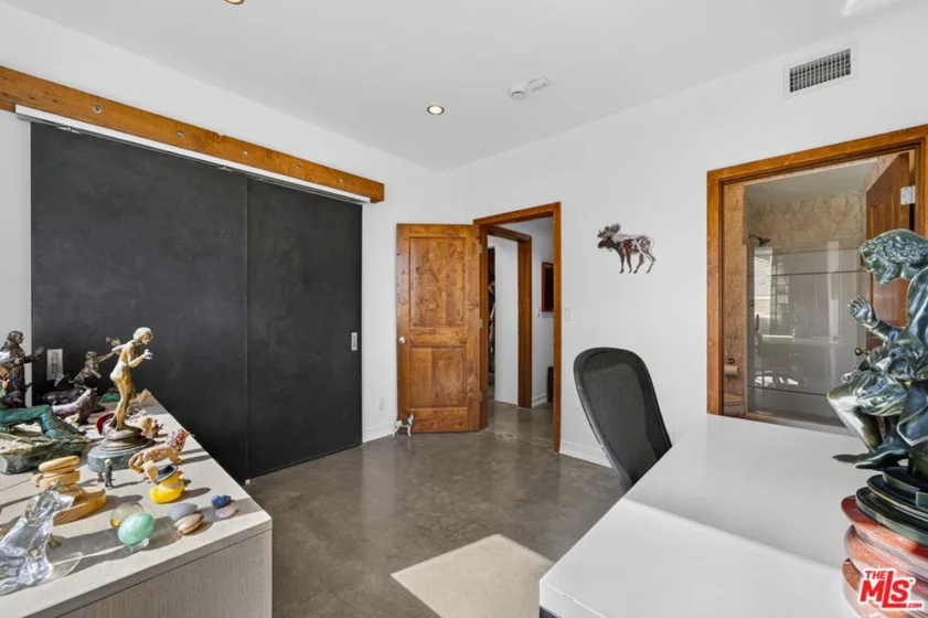 650 Rose Avenue #2 photo 17