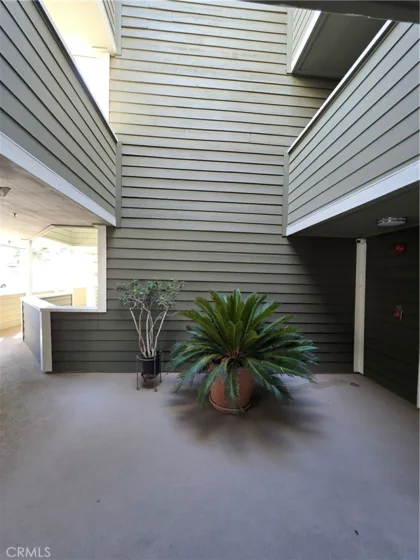 6545 Reseda photo 29