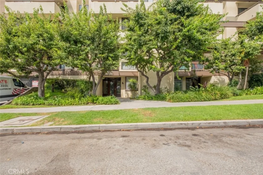 1305 N Columbus Avenue #112 photo 39