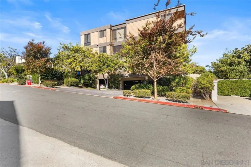 2928 Lawrence photo 53