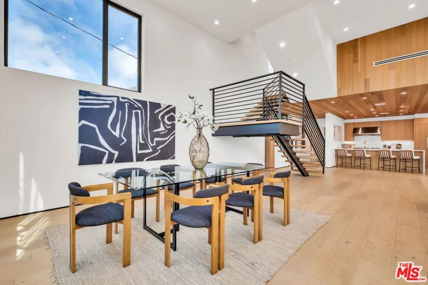 611 Broadway Street photo 13