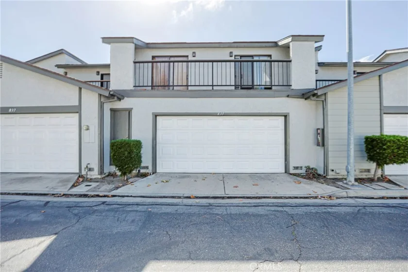 833 Amberwood photo 1