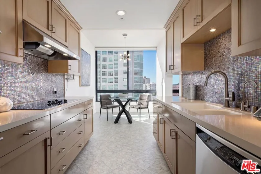 10350 Wilshire Boulevard #1102 photo 14