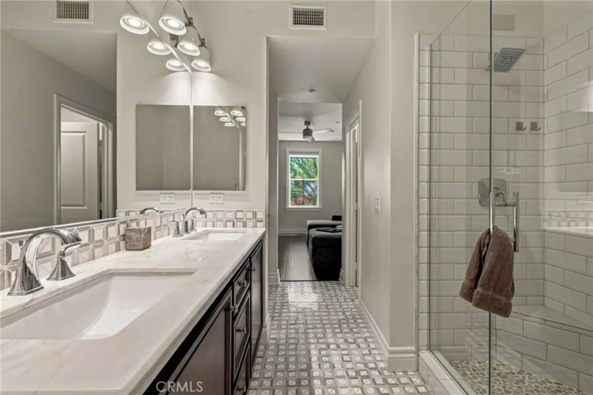 12 Midtown photo 21