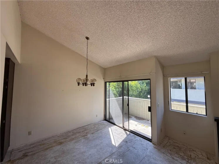 586 N Orange Grove photo 33