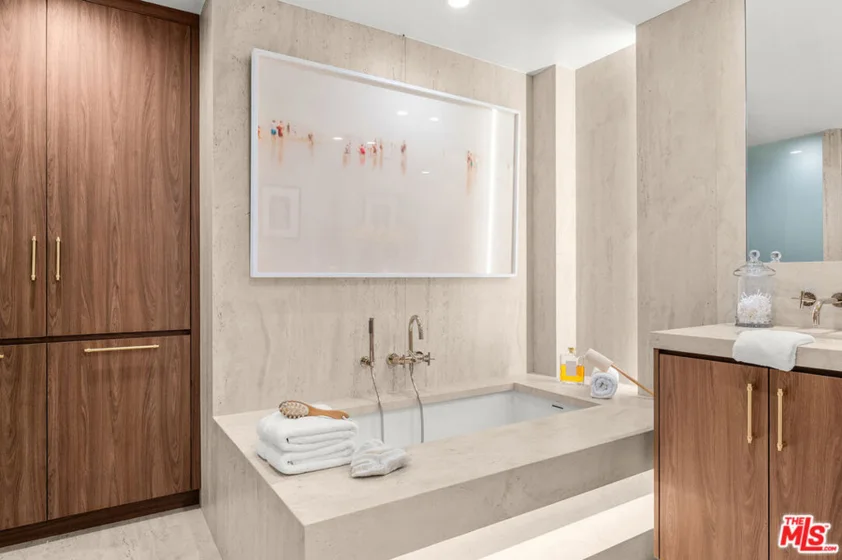 10601 Wilshire Boulevard #504 photo 19