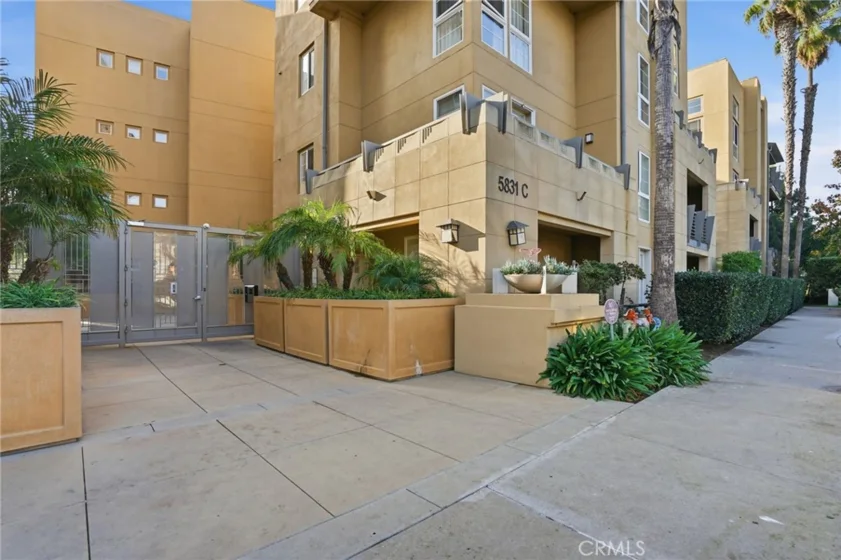 5831 Seawalk #240 photo 1