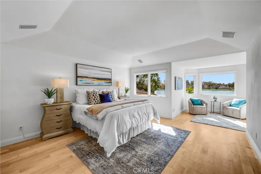 70 Fairlake photo 28