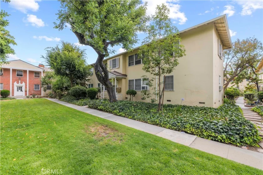 527 E Maple photo 4
