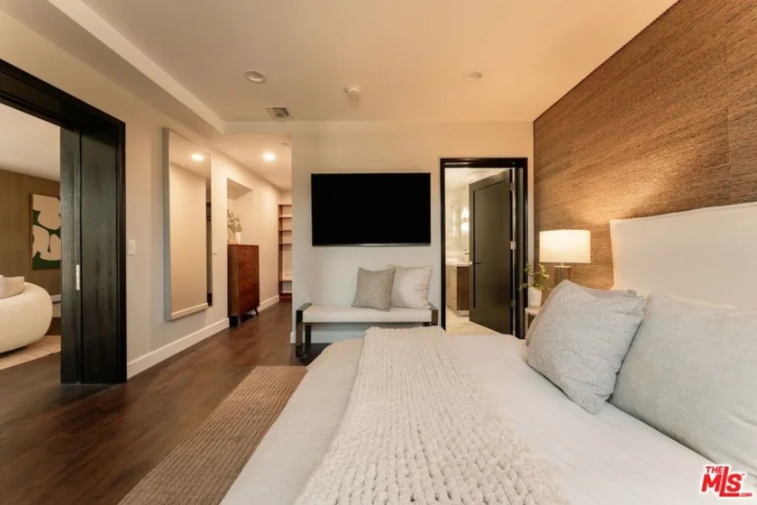 447 N Doheny Drive #101 photo 23