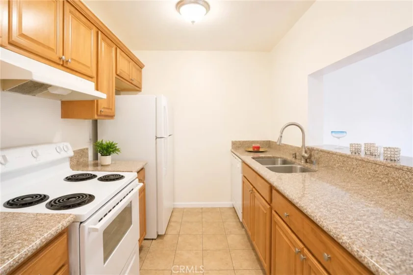 5460 White Oak Avenue #E207 photo 9